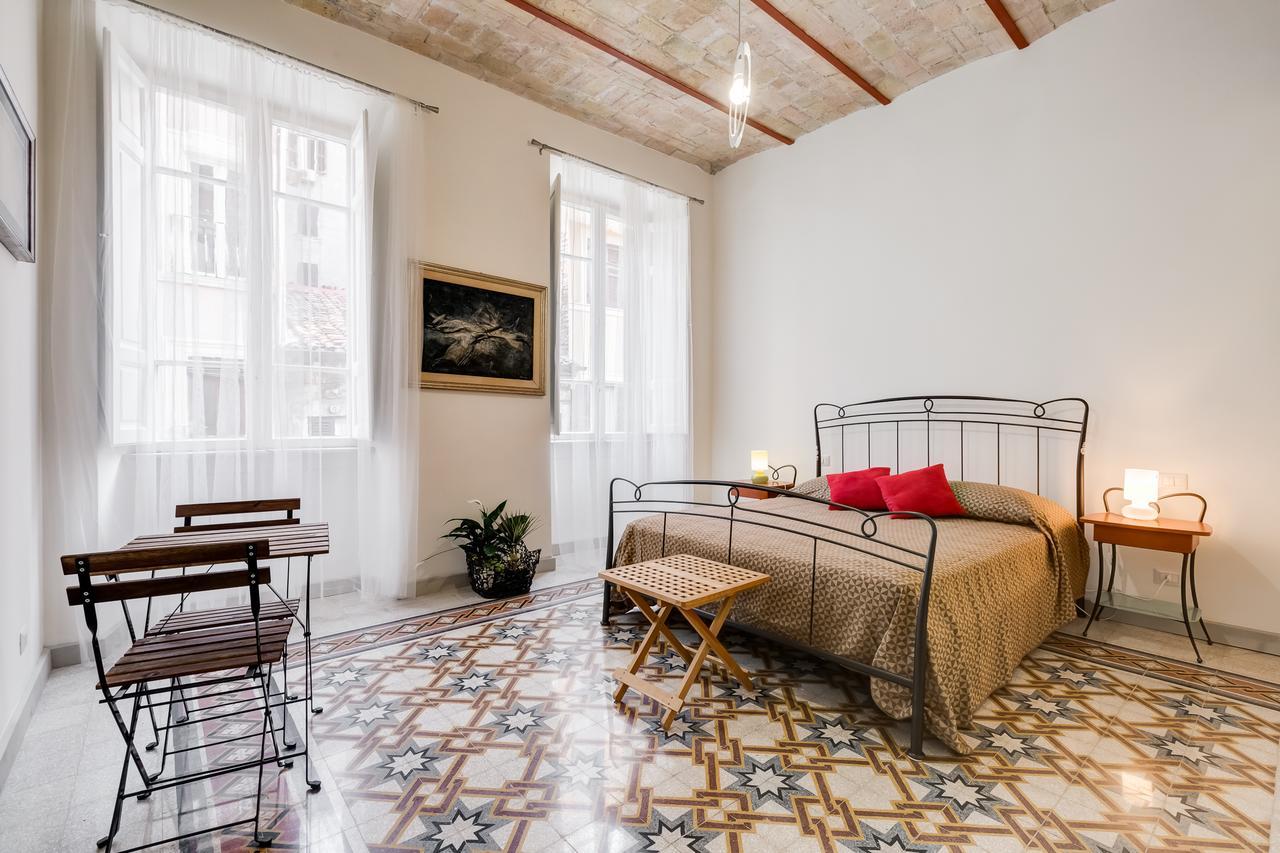 Monti Colosseum Apartment โรม ภายนอก รูปภาพ